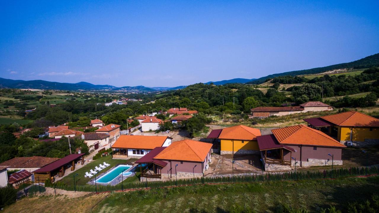 Етно Комплекс "Поп Грую Бански" Banya  Exterior foto